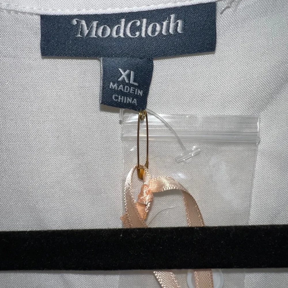 NWT ModCloth Sleeveless Collared V-Neck Button Down‎ Color Trim Blouse Size XL